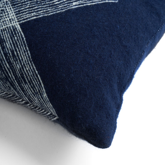 Mystic Ink collection | Navy Linear Diamonds cushion - lumbar | Cojines | Ethnicraft