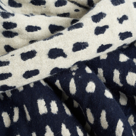 Mystic Ink collection | Navy Dots throw | Coperte | Ethnicraft