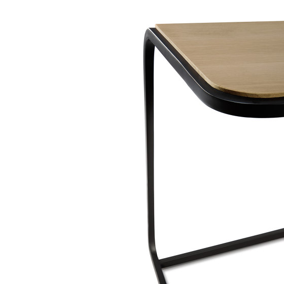 N701 | Oak side table - varnished | Tables d'appoint | Ethnicraft