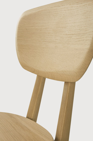 Pebble | Oak dining chair - varnished | Sedie | Ethnicraft