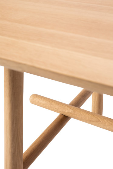 Profile | Oak high meeting table - varnished | Standing tables | Ethnicraft