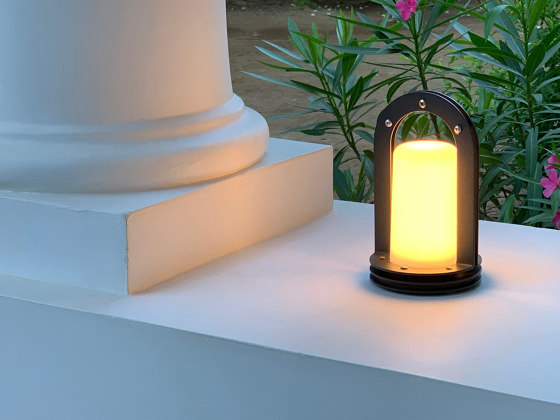 Autonomous table lamp | Plein cintre | Outdoor table lights | LYX Luminaires