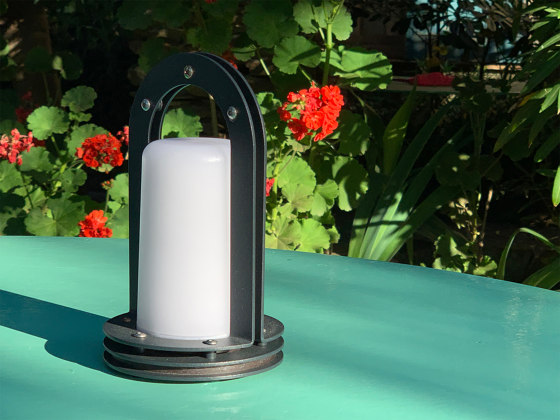 Lámpara de mesa autónoma | Plein cintre | Lámparas exteriores de sobremesa | LYX Luminaires