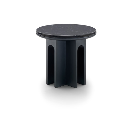 Arcolor Petite table 50 - Version avec base laquée noire et plateau en marbre Marquinia | Tables d'appoint | ARFLEX