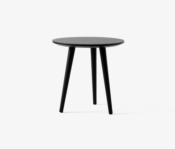 In Between SK13 Black Lacquered Oak | Tables d'appoint | &TRADITION