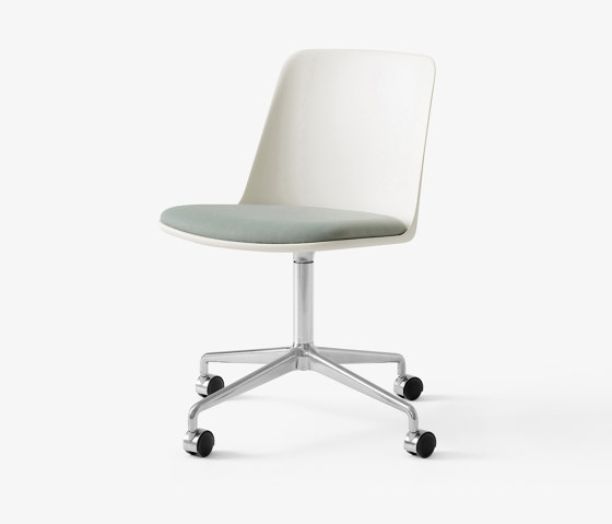 Rely HW22 Polished Aluminium w. White & Relate 921 | Chairs | &TRADITION