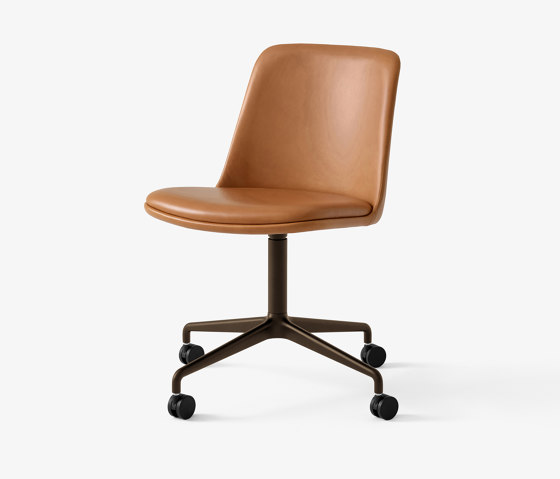 Rely HW24 Bronzed w. Cognac Silk Leather | Chairs | &TRADITION