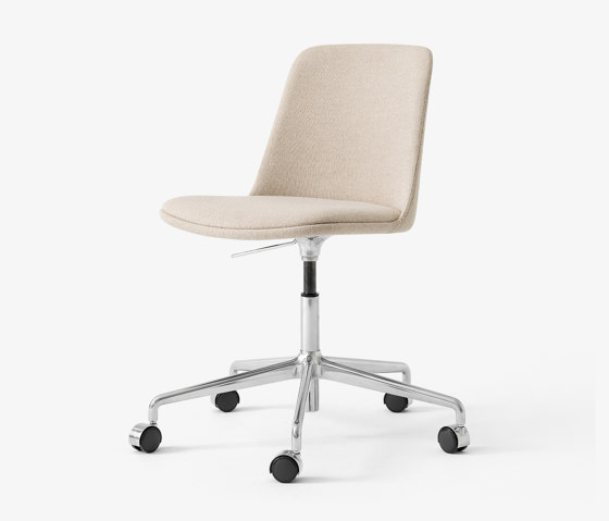 Rely HW31 Polished Aluminium w. Hallingdal 200 | Chaises | &TRADITION