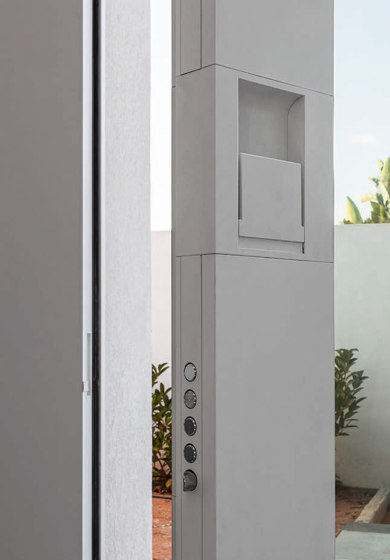 Nova | Porta d'ingresso a bilico vetrata in alluminio e vetro | Porte casa | Oikos – Architetture d’ingresso