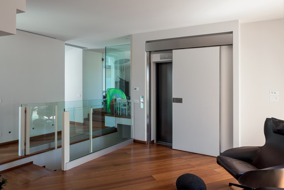 Vela | The sliding safety door | Entrance doors | Oikos Venezia – Architetture d’ingresso