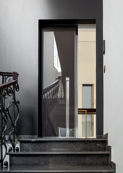 Vela | Porta blindata scorrevole | Porte casa | Oikos Venezia – Architetture d’ingresso