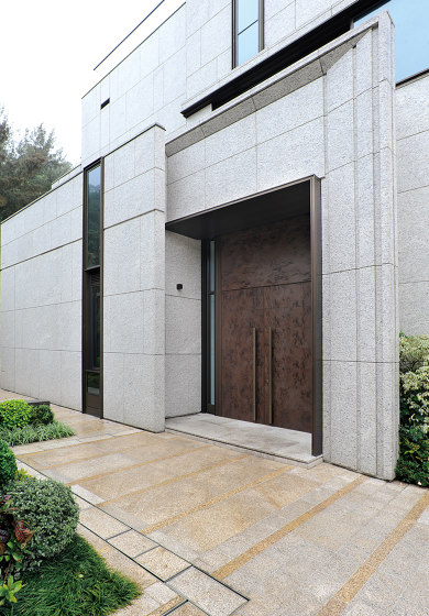 Tekno | The safety door with laminam Covering | Entrance doors | Oikos – Architetture d’ingresso