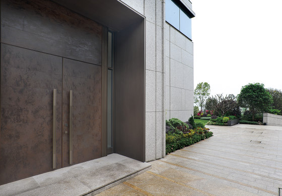 Tekno | The safety door with laminam Covering | Entrance doors | Oikos – Architetture d’ingresso