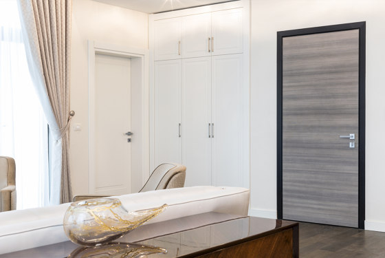 Project | Interior safety door with concealed hinges | Internal doors | Oikos Venezia – Architetture d’ingresso