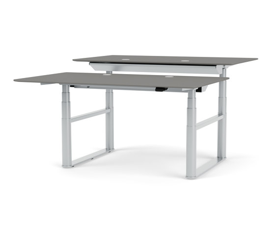 HiLow Double – Schreibtisch mit einem Gestell und zwei Tischplatten | Montana Furniture | Objekttische | Montana Furniture