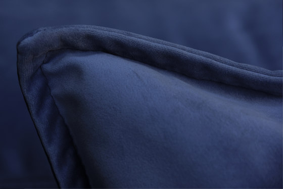 Monsieur in Velvet blue | Sofas | Filippo Ghezzani