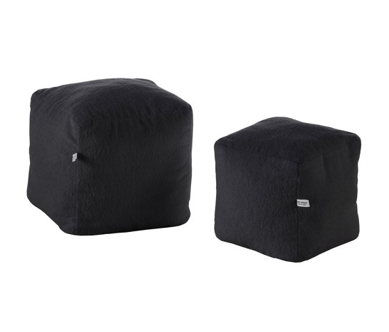 Playa Set di due cuscini outdoor cubo nero | Poufs | Filippo Ghezzani