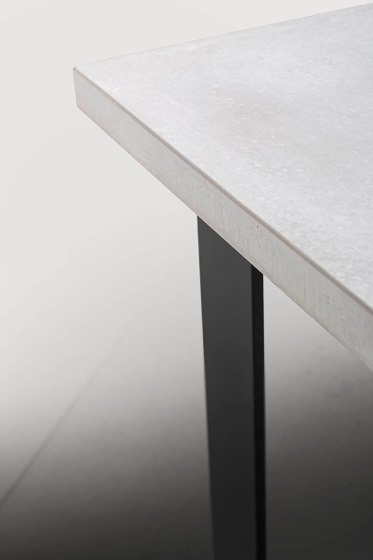 dade OSCAR concrete table | Tables de repas | Dade Design AG concrete works Beton