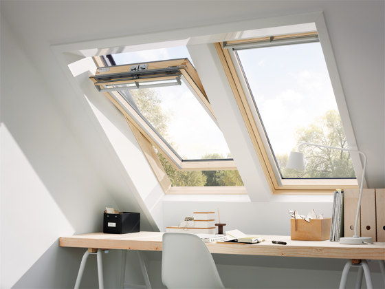 VELUX manual centre-pivot roof window GGL | Sistemas de ventanas | VELUX Group