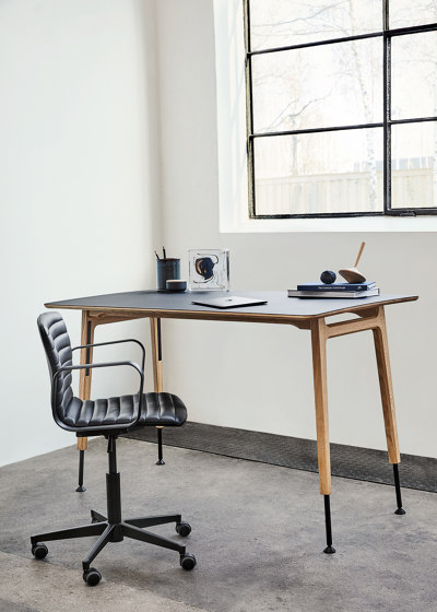 Freya Desk up | Desks | Magnus Olesen