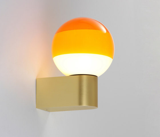 Dipping Light A1-13 Amber-Brushed Brass | Appliques murales | Marset