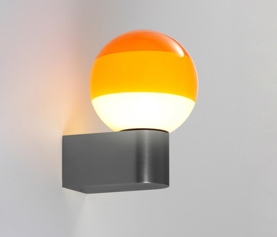 Dipping Light A1-13 Amber-Graphite | Appliques murales | Marset