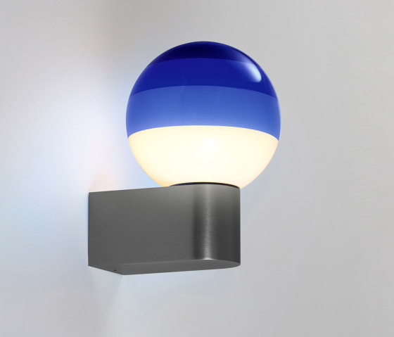 Dipping Light A1-13 Azul-Latón cepillado | Lámparas de pared | Marset