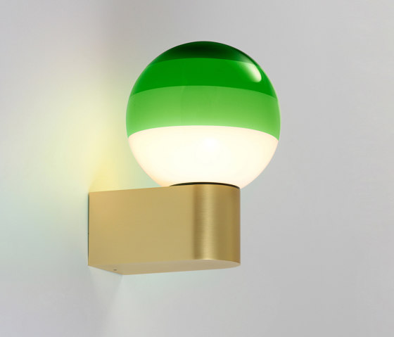 Dipping Light A1-13 Green-Brushed Brass | Appliques murales | Marset