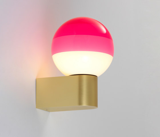 Dipping Light A1-13 Pink-Brushed Brass | Appliques murales | Marset