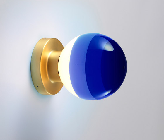 Dipping Light A2-13 Blue-Brushed Brass | Appliques murales | Marset