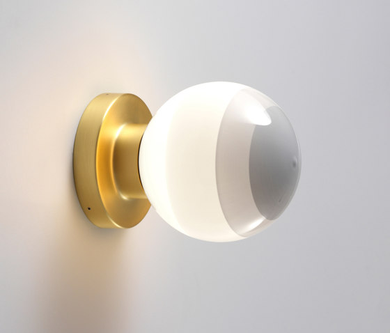 Dipping Light A2-13 White-Brushed Brass | Appliques murales | Marset