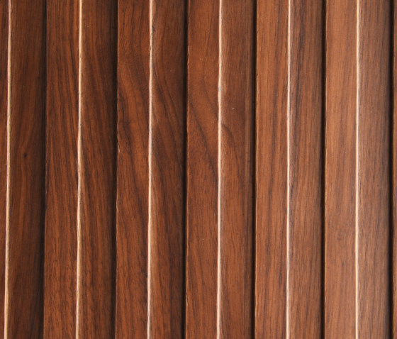 Straight Heartwood Walnut | Wood panels | VD Holz in Form