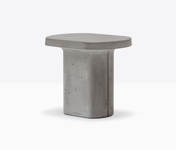 Caementum CMT_40x30x35 | Side tables | PEDRALI