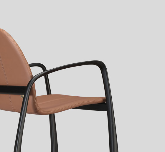 independent V4 armchair | Chaises | Skram