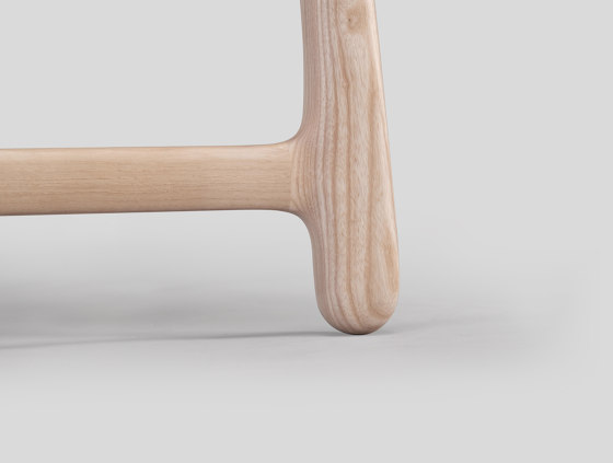 independent V4 armchair | Stühle | Skram