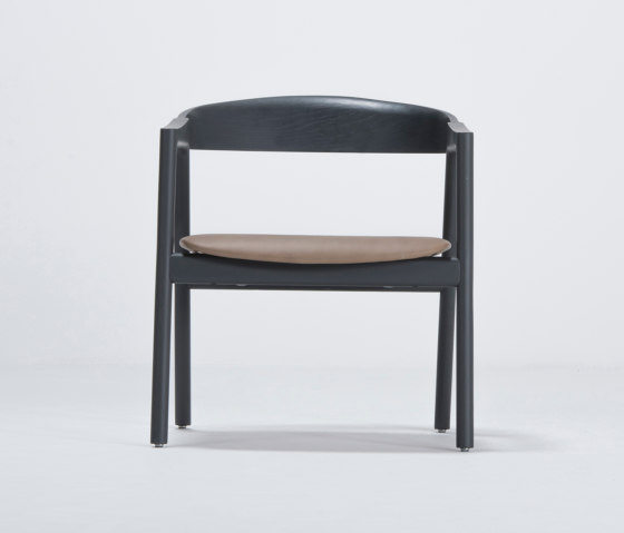Muna lounge chair | Dakar Leather | Chairs | Gazzda