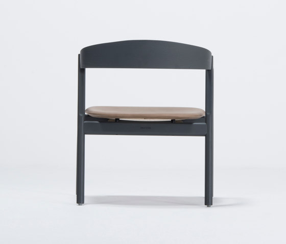 Muna lounge chair | Dakar Leather | Sillas | Gazzda