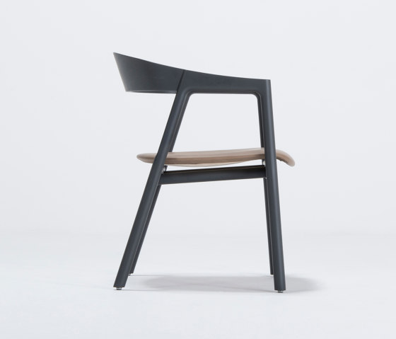 Muna lounge chair | Dakar Leather | Sillas | Gazzda