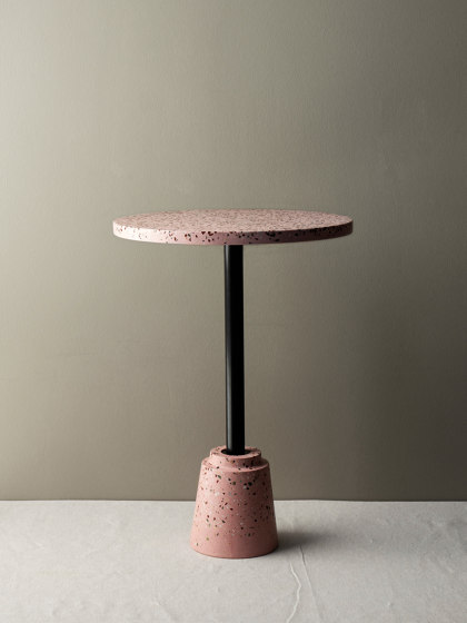 Conic Pink Coffee Table | Mesas auxiliares | Karoistanbul