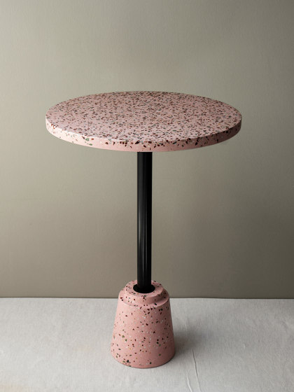 Conic Pink Coffee Table | Tavolini alti | Karoistanbul