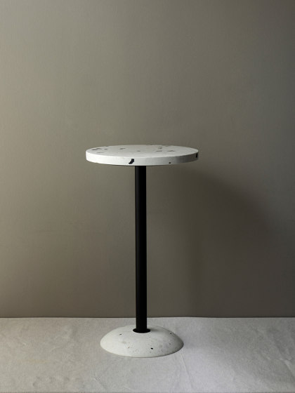 White & Black Coffee Table | Tavolini alti | Karoistanbul
