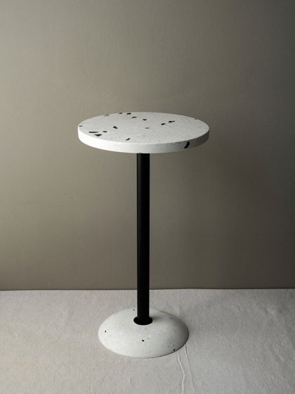 White & Black Coffee Table | Tables d'appoint | Karoistanbul