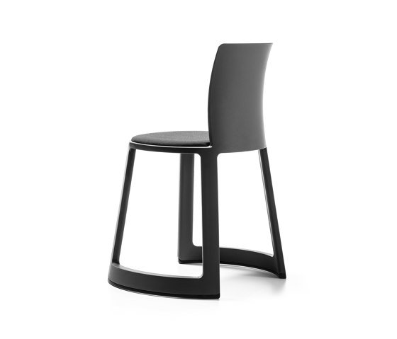 Revo | Chair with Upholstery | Sillas | TOOU