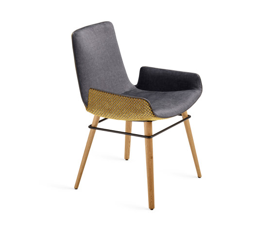 Amelie | Armchair Low mit Holzgestell mit umlaufendem Metallring | Stühle | FREIFRAU MANUFAKTUR