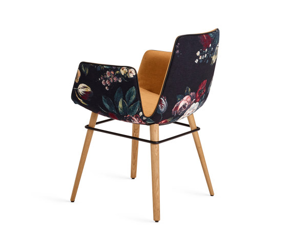 Amelie | Armchair High mit Holzgestell mit umlaufendem Metallring | Stühle | FREIFRAU MANUFAKTUR