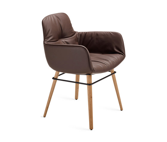 Leya | Armchair High mit Holzgestell mit umlaufendem Metallring | Stühle | FREIFRAU MANUFAKTUR