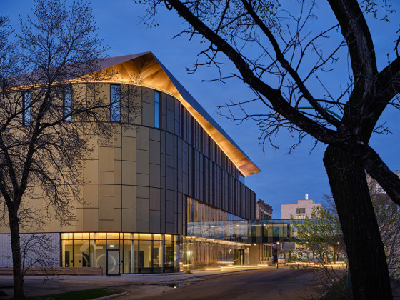 Red River College Innovation Center | Sistemas de fachadas | SolarLab