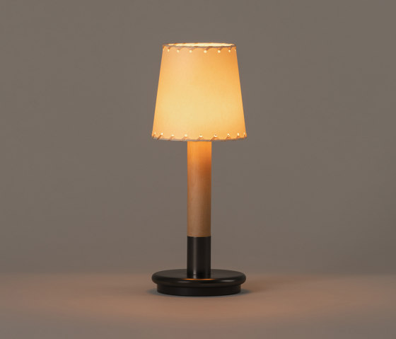 Básica Mínima Batería | Table Lamp | Lampade tavolo | Santa & Cole
