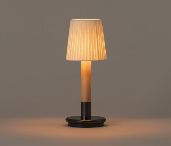 Básica Mínima Batería | Table Lamp | Tischleuchten | Santa & Cole