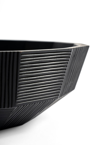 Bowls & Boards | Black Striped bowl - mahogany | Cuencos | Ethnicraft